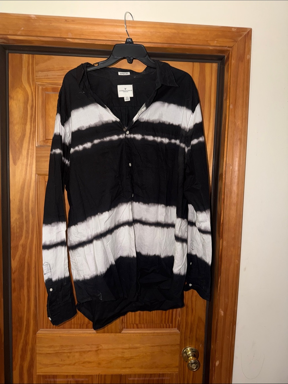 American Eagle Outfitters Black & White Tie-Dye Button-Down Shirt